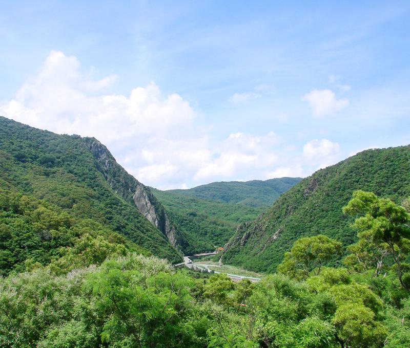 西鄉都督紀念碑往石門天險處空拍圖 照片拍攝者：屏東縣牡丹鄉公所 / 拍攝日期：2020/04/11