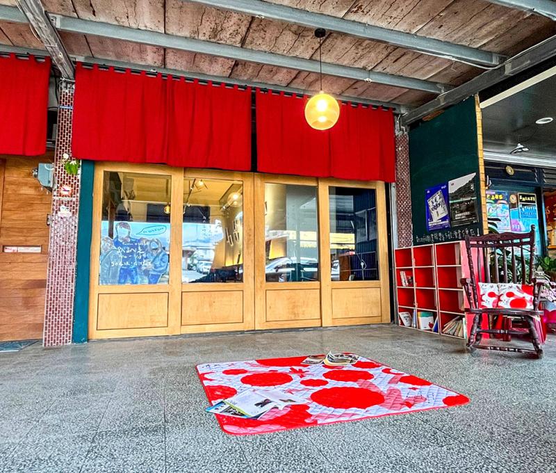 紅氣球外部展示空間，說書天地