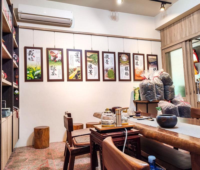 一旁的牆面也逐一介紹製茶的步驟與流程。照片拍攝者：三峽學教師社群 / 拍攝日期：2022/07/24