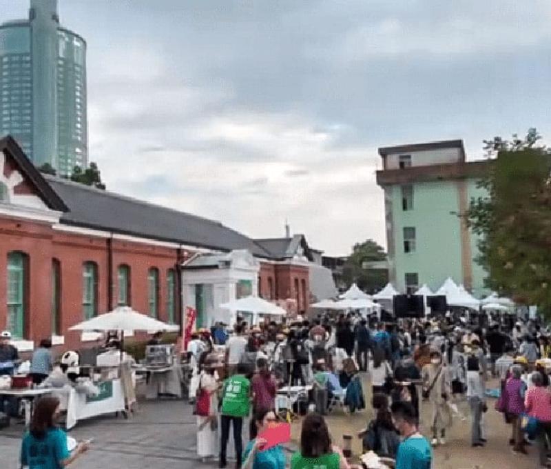 原為日治時期臺灣總督府專賣局臺南出張所和臺南支局，負責菸草、鹽和酒等專賣業務。2003 年為臺南市市定古蹟，現為臺南文化創意產業園區，定位為南部地區文化創意產業整合發展平臺，不定時舉辦各種主題講座，園區內設有文創、在地商品販售區。 照片提供者：踏溯臺南辦公室廖學皓