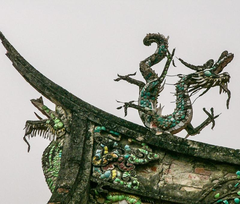 戴屋祠堂屋頂剪黏 照片拍攝者：客家委員會客家文化發展中心提供 / 拍攝日期：2022