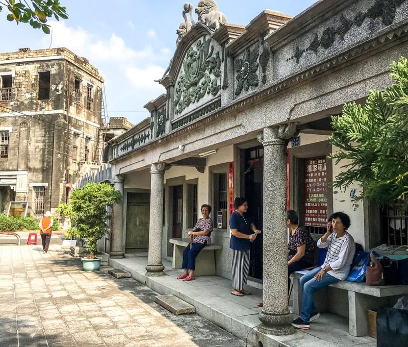 2019年蕭屋與洋樓照片，當時洋樓尚未整修。 照片拍攝者：客家委員會客家文化發展中心提供 / 拍攝日期：2022