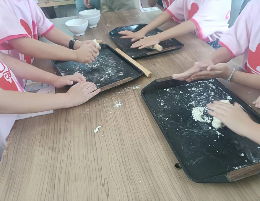 親手體驗食物製作過程-1照片提供者:彰化海洋食研基地團隊 親手體驗食物製作過程-1照片提供者:彰化海洋食研基地團隊