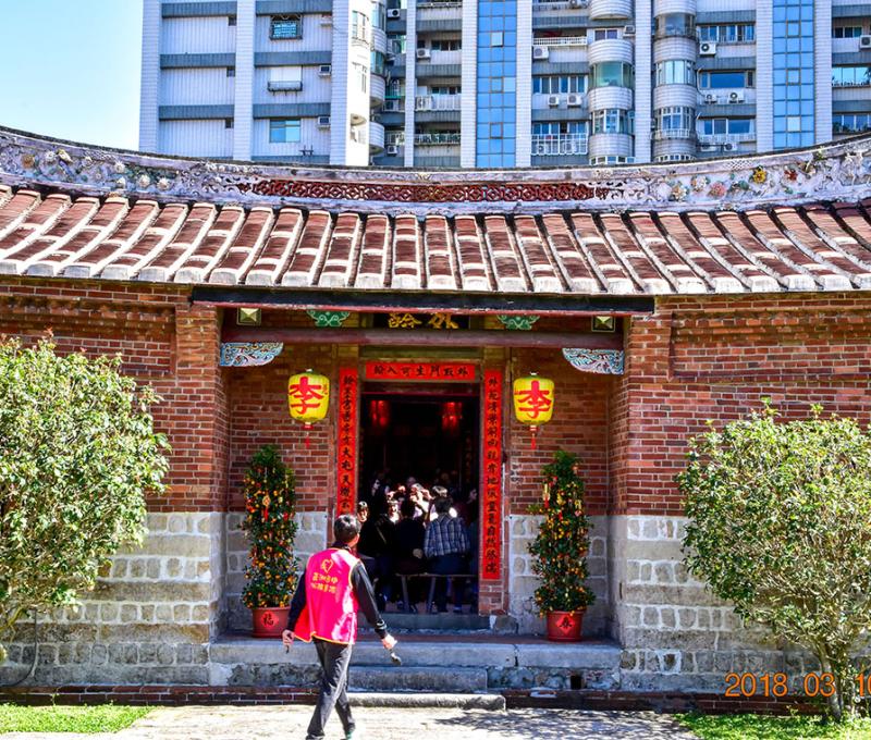 現代建築下的古宅之美(李宅大門)