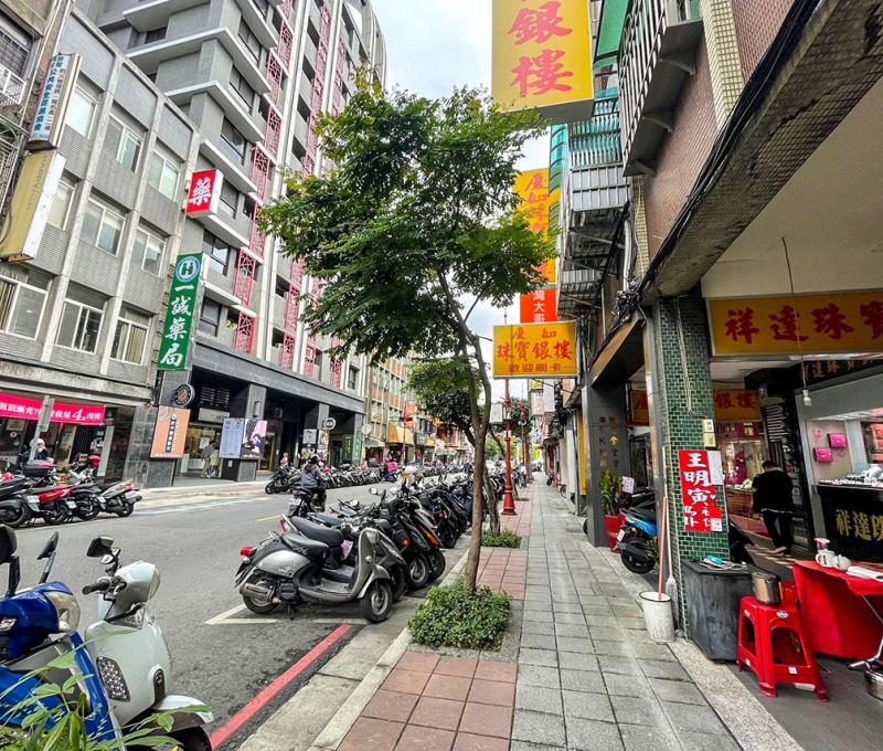 府中路旁卜卦攤子