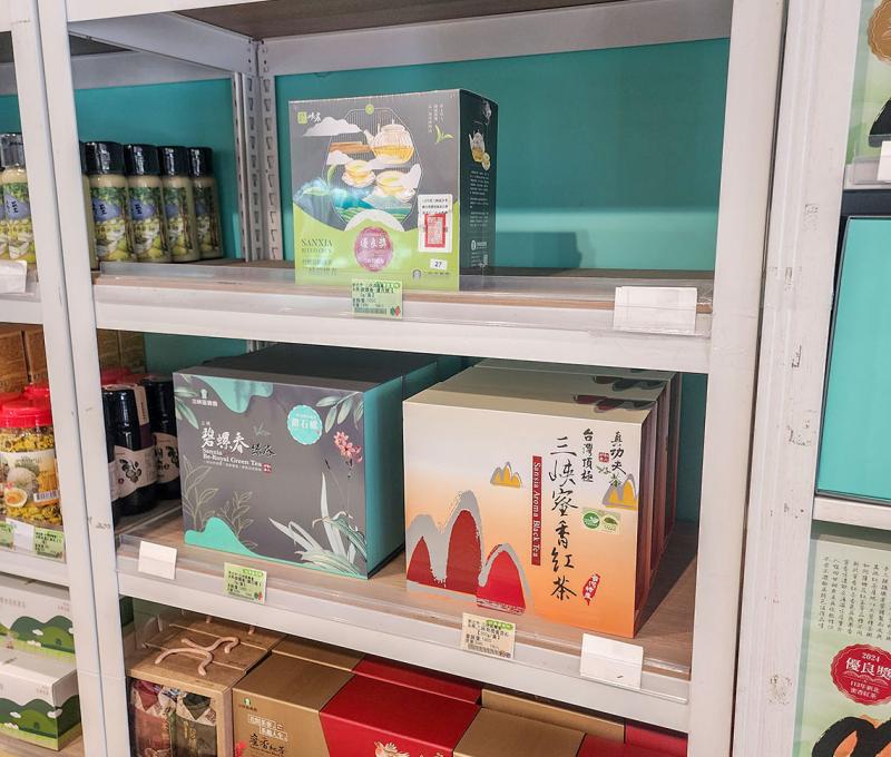 鮮農直賣所呈現的茶葉商品2 照片提供者：鄭裕書 / 拍攝日期：2025/03/23