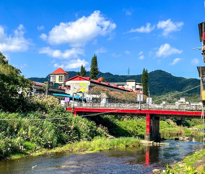 渡船頭遙望雙溪高中