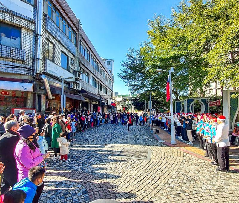 陶瓷老街重慶街尖山埔路口廣場為鶯歌學生喜歡的快閃演出場地。照片提供者：江明泱 / 拍攝日期：2023/09/13