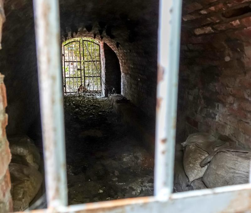 防空洞內機座 照片拍攝者：客家委員會客家文化發展中心提供 / 拍攝日期：2022