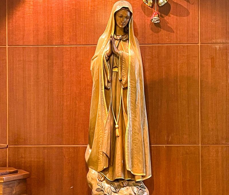 天主堂內的聖母像