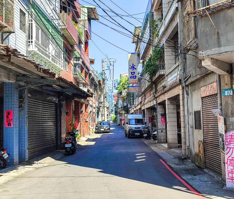 狹小的巷弄曾是比三峽民權老街更繁華的街市。照片拍攝者：三峽學教師社群 / 拍攝日期：2022/07/24