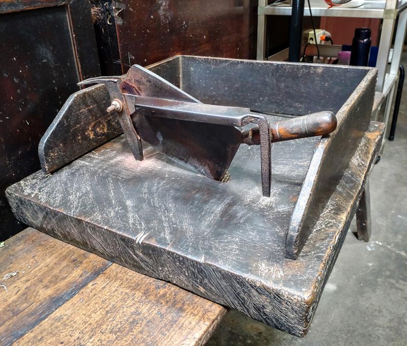 恒德藥房百年切藥台。照片拍攝者：林三德 / 拍攝日期：2022/09/09