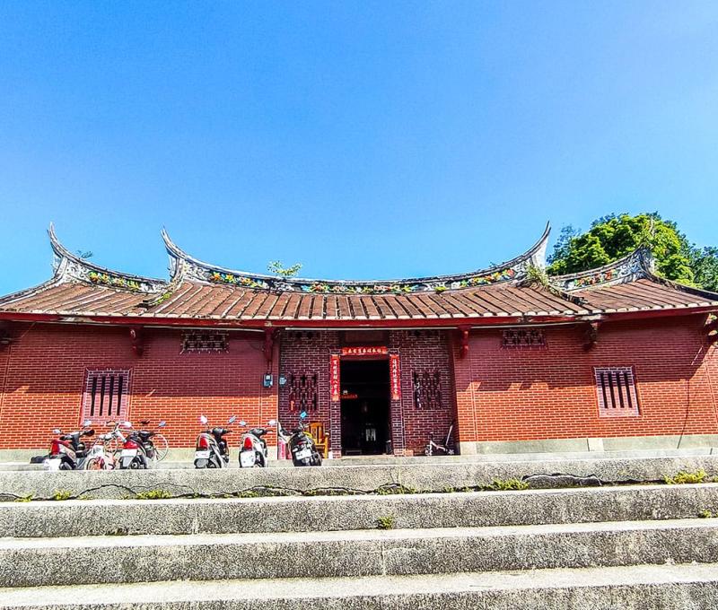 蘇萬利古厝後方的鵠尾山也是重要的考古遺址所在地。照片拍攝者：三峽學教師社群 / 拍攝日期：2022/07/24