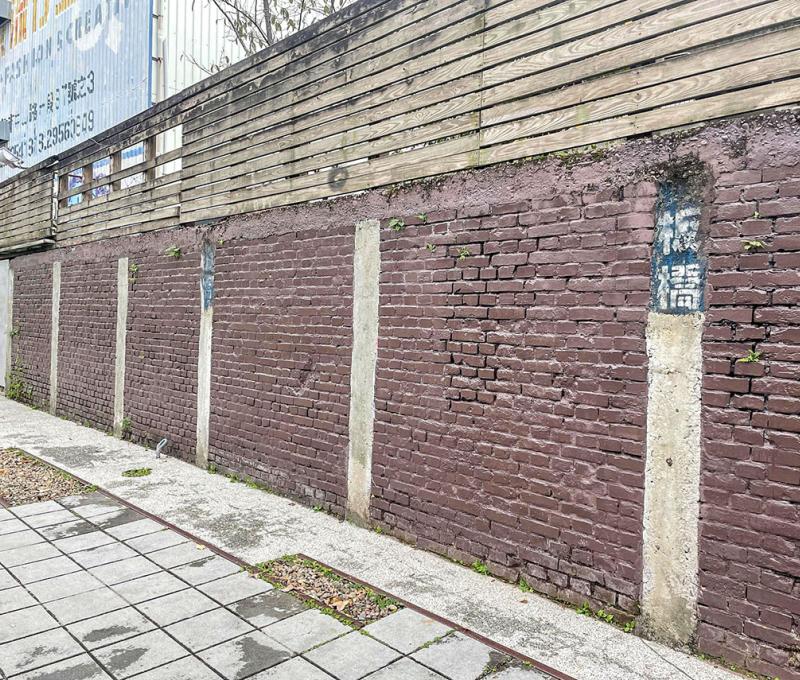 板橋火車站月台磚牆