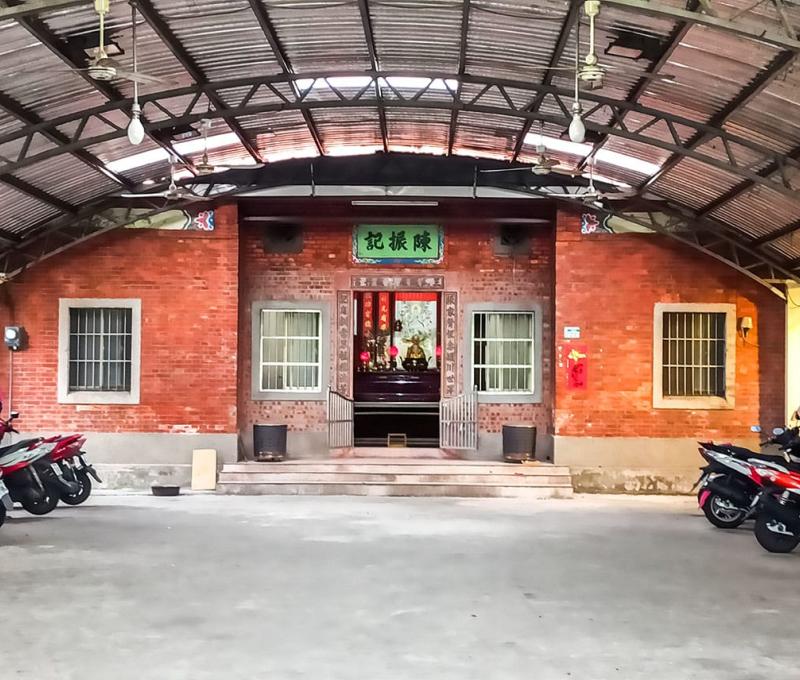 近看可看見祖厝上所寫有陳振記的堂號。照片拍攝者：三峽學教師社群 / 拍攝日期：2022/07/24