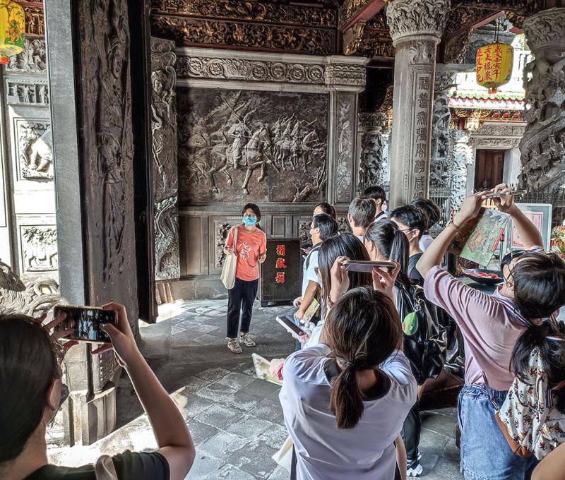 學生至三峽祖師廟校外教學。照片拍攝者：北大高中三峽學教師團隊