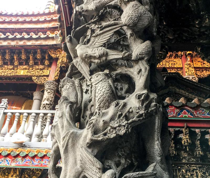 百鳥朝梅石柱。照片拍攝者：北大高中三峽學教師團隊