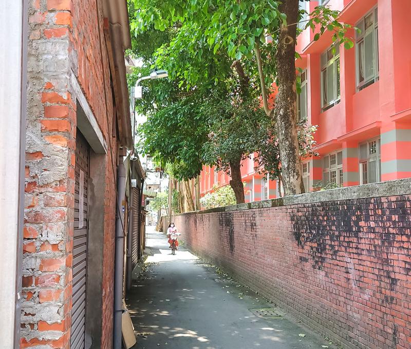 大溪國小一隅。照片拍攝者：洪光君 / 拍攝日期：2021/4/12