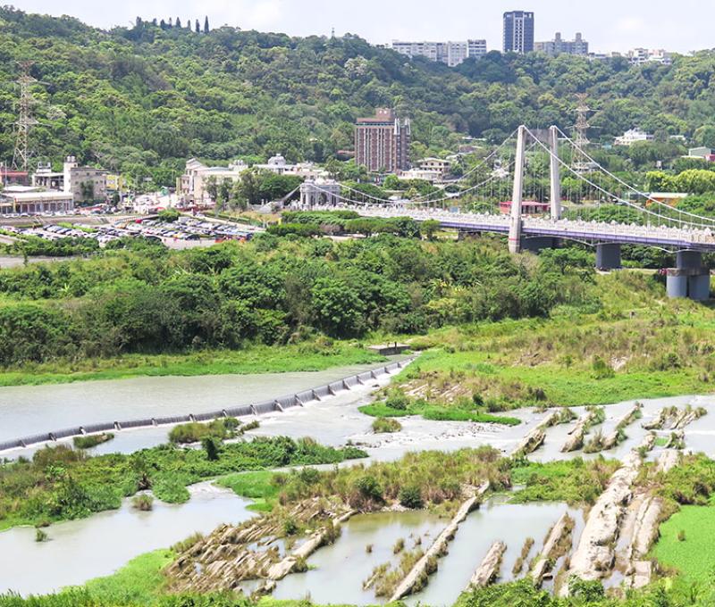 大溪人行景觀橋。照片拍攝者：林炯任 / 拍攝日期：2021/4/24