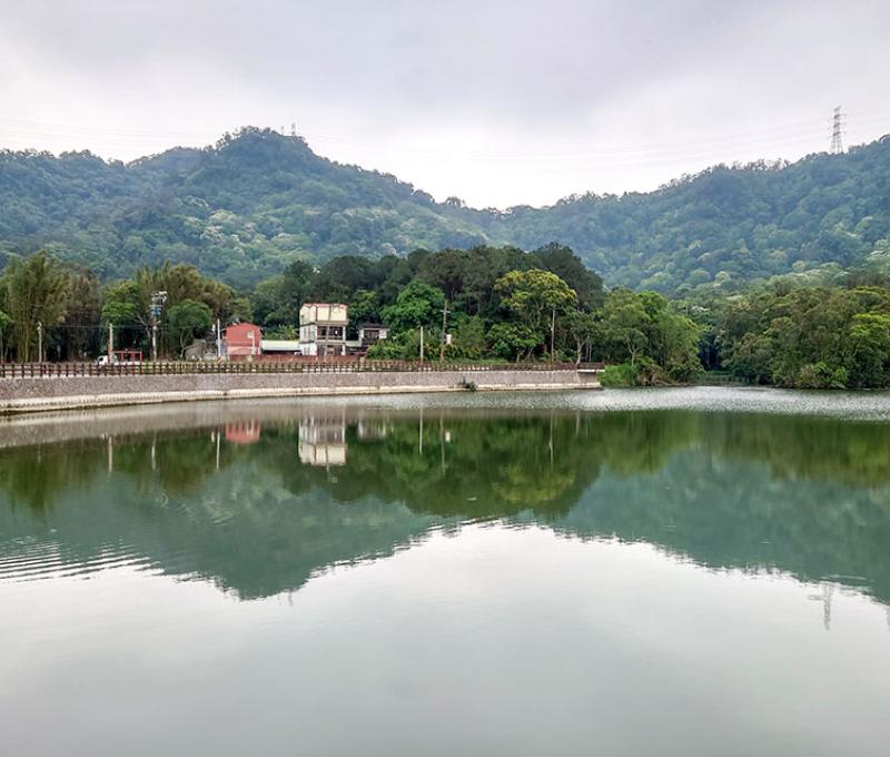 湖中倒影照片拍攝者：洪光君 / 拍攝日期：2021/4/15