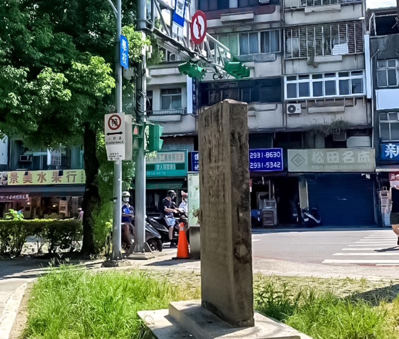 位於景文街口的開道碑。照片拍攝者：林美惠 / 拍攝日期：2022/08/27