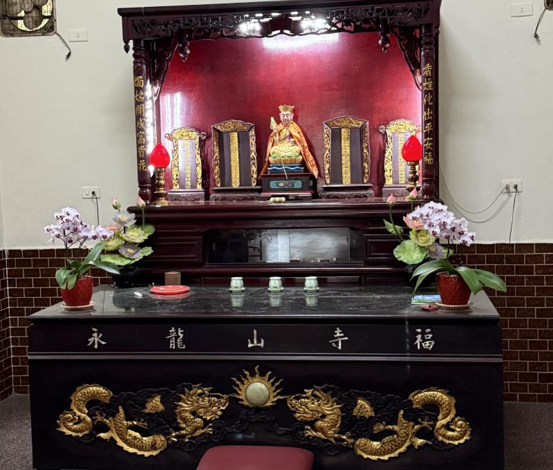 地藏王殿內開山祖黃龍安、黃龍松昆仲祿位（照片拍攝者：陳粉／拍照日期：2025/4/19）