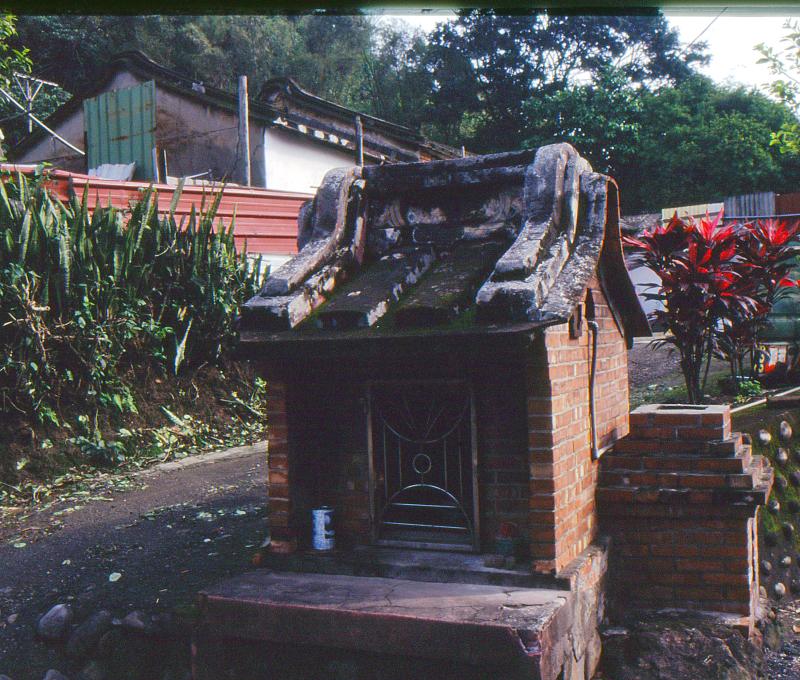 仁中橋旁土地公（照片拍攝者：林三德／拍照日期：1998/9/1）