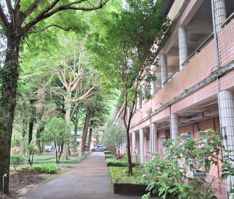 永福國小永福樓（照片拍攝者：江麗芬／拍照日期：2025/6/6）