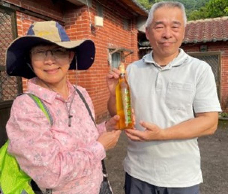 右邊為老闆 江支順先生（照片拍攝者：張純華／拍照日期：2025/5/15）