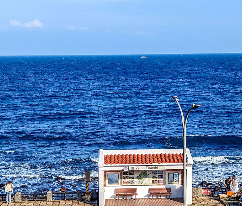 跳石候車亭遠景