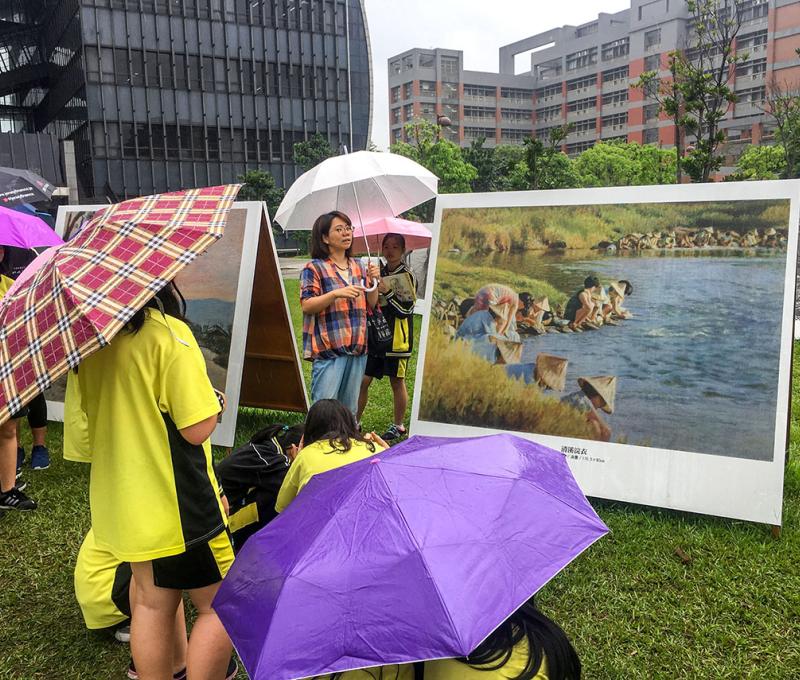 帶領學生參與梅樹月活動。照片拍攝者：北大高中三峽學教師團隊