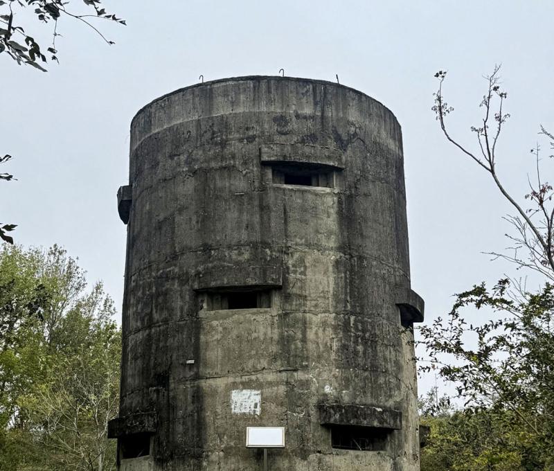 圓柱型碉堡地底1層地上4層 照片提供者：蔡金鼎 / 拍攝日期：2025/04/03