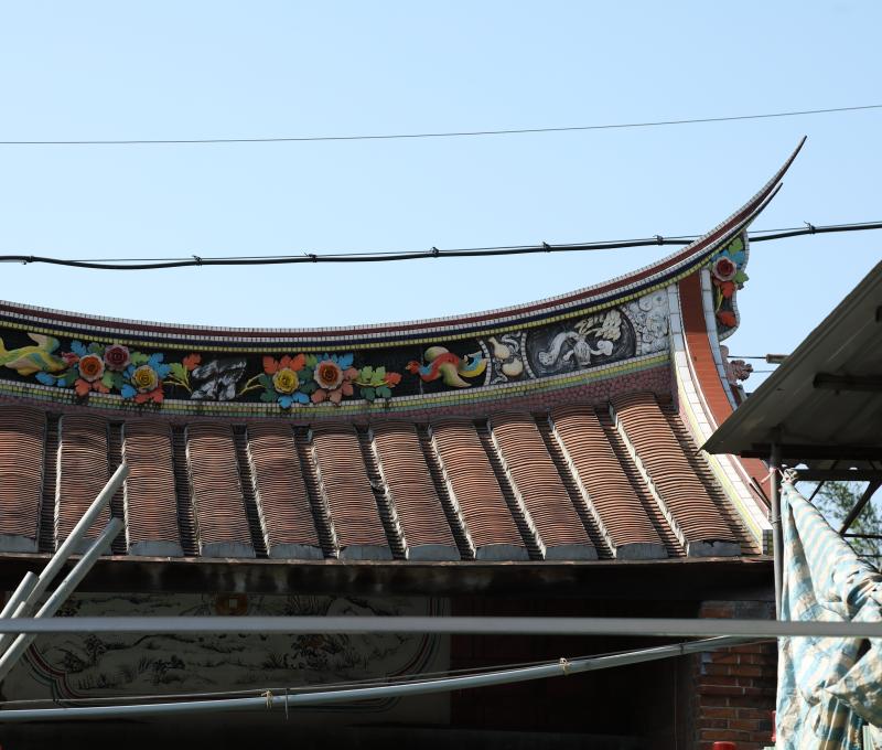   	燕尾屋脊。照片拍攝者：洪光君 / 拍攝日期：2021/4/6