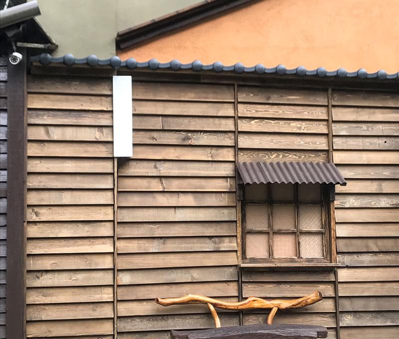 二坪秘境─茶屋旁往美座椅。照片拍攝者：方文樹 / 拍攝日期：2022/04/13