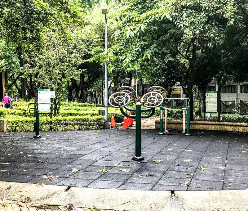 萬年公園內健身器材。方文樹 / 拍攝日期：2022/09/13