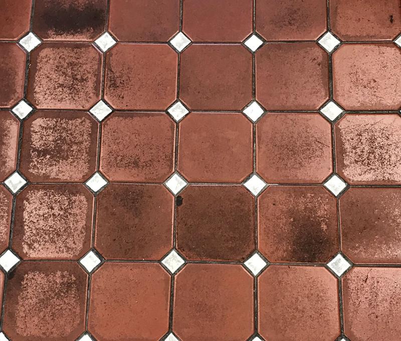 二樓地磚具有古早味。照片拍攝者：方文樹 / 拍攝日期：2022/09/16