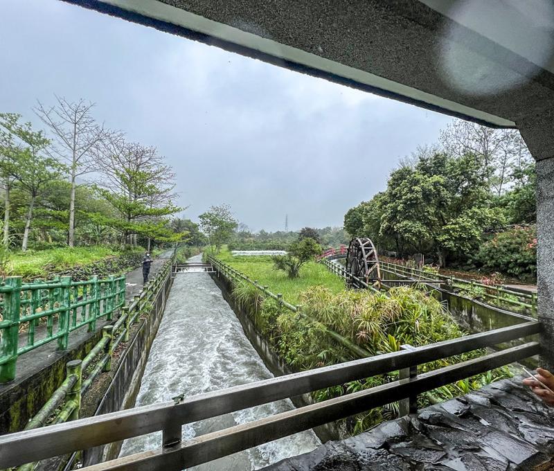 景觀亭中的吉安圳 照片提供者：郭俊麟 / 拍攝日期：2023/03/26