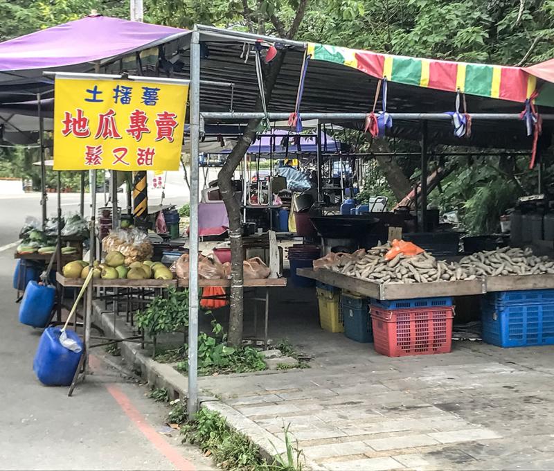 石門山市集攤販店家─農特產--地瓜。照片拍攝者：方文樹／拍攝日期：2022/04/13