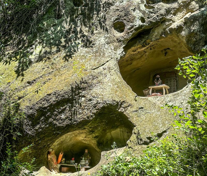 凹洞內佛像近照。照片提供者：林美惠 / 拍攝日期：2023/08/14