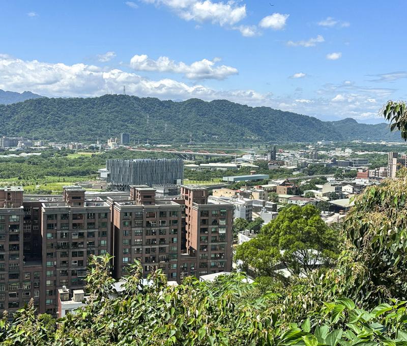 鶯歌石旁遠眺三鶯地區。照片提供者：林美惠 / 拍攝日期：2023/08/14