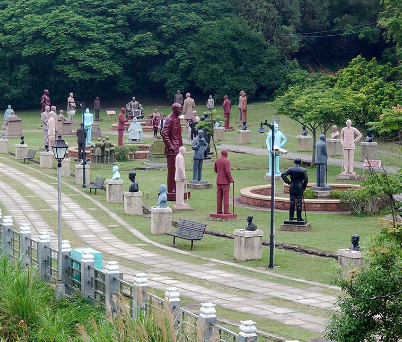 全台各地集合而來的雕像。照片拍攝者：洪光君 / 拍攝日期：2021/4/6