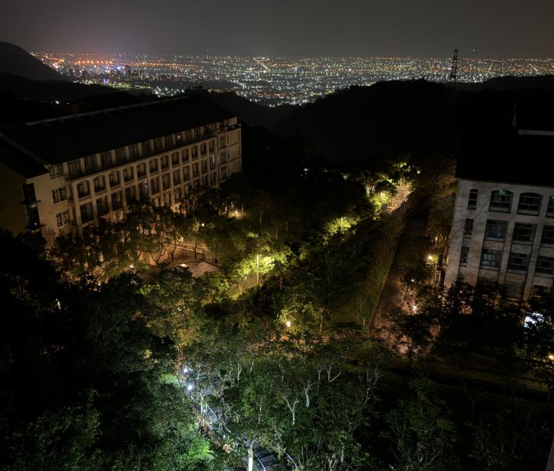 佛光大學精彩夜景（照片提供者：劉慶適、釋慧緣、蔡嘉朗 / 拍攝日期：2025.10.31）