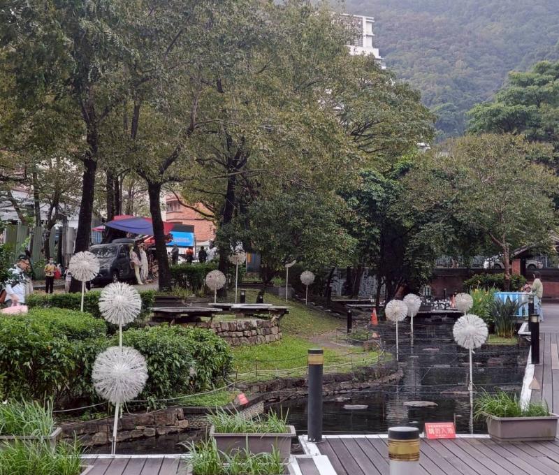 湯圍溝溫泉公園週邊商圈(照片提供者：張邵宸、高承佑、楊翰廷、葉侑茹 / 拍攝日期：2025.10.31)