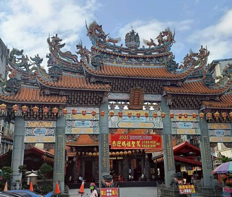 協天廟牌樓(照片提供者：張邵宸、高承佑、楊翰廷、葉侑茹 / 拍攝日期：2025.10.30)