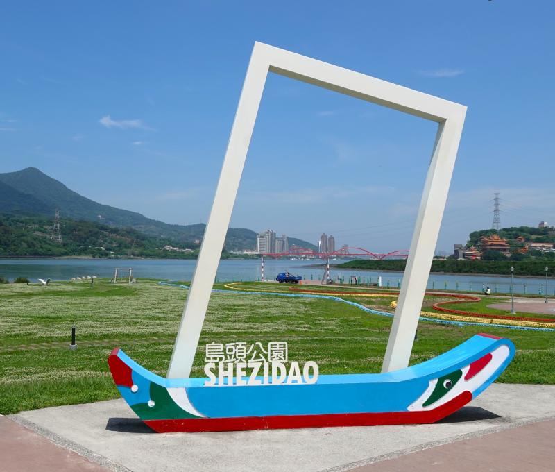 島頭公園打卡絕佳地點。/資料來源:毛毓翔拍攝(2025年4月23日)。 島頭公園打卡絕佳地點。/資料來源:毛毓翔拍攝(2025年4月23日)。