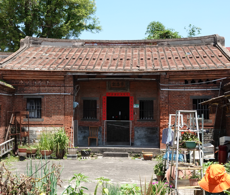 李忠記宅為雙護龍三合院的建築格局/資料來源:毛毓翔拍攝(2025年4月23日)。 李忠記宅為雙護龍三合院的建築格局/資料來源:毛毓翔拍攝(2025年4月23日)。