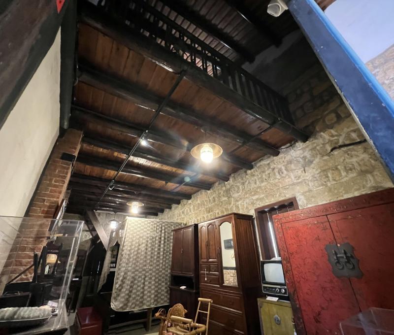 蘆洲李宅的「半樓仔」/資料來源:毛毓翔拍攝(2025年4月23日)。《島都之河》,頁238。 蘆洲李宅的「半樓仔」/資料來源:毛毓翔拍攝(2025年4月23日)。《島都之河》,頁238。