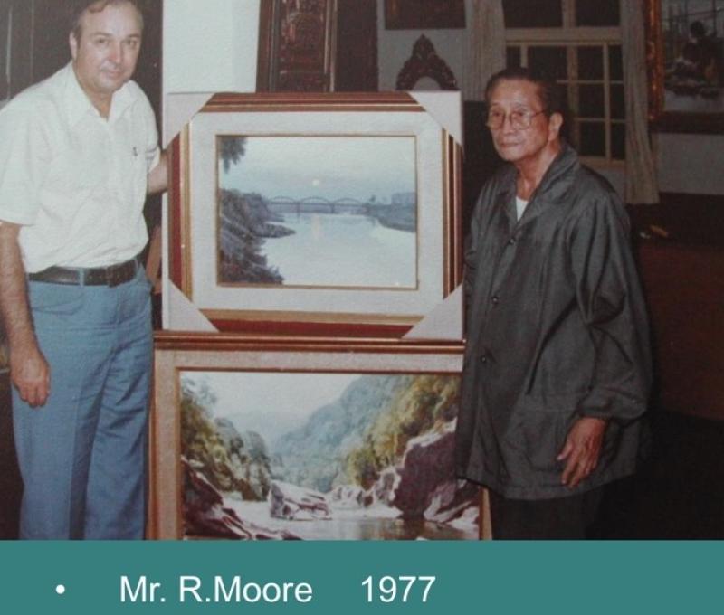 1977年李梅樹贈《生命》予Mr. Moore時合影。/提供者:李梅樹紀念館 1977年李梅樹贈《生命》予Mr. Moore時合影。/提供者:李梅樹紀念館