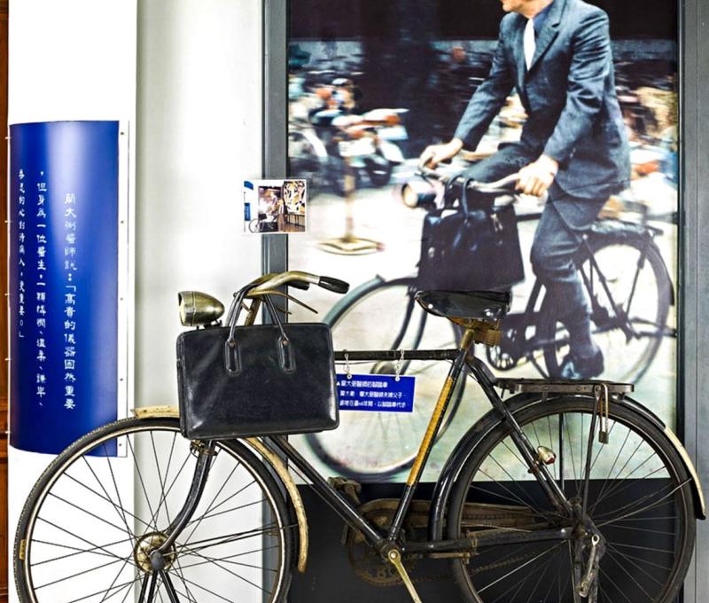 蘭大弼使用之自行車。典藏者：彰基文史博物館。發佈於《彰基文史博物館文史資料庫》[https://cchhmuseum.org/archive/detail.php?sid=1375] 照片提供者：彰基文史博物館藏／拍攝年份：1954