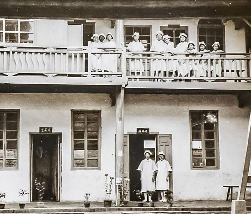 第一代彰基內部結構（原作名稱：第一代彰化基督教醫院的功能規劃。典藏者：SOAS。發佈於《彰基文史博物館文史資料庫》[http://cchhmuseum.org/archive/detail.php?sid=918]）照片提供者：彰基文史博物館藏／拍攝年份：1907